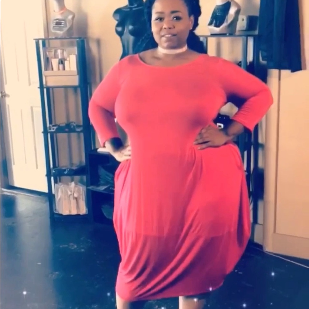 Plus size Dresses - Picture 2 of 6